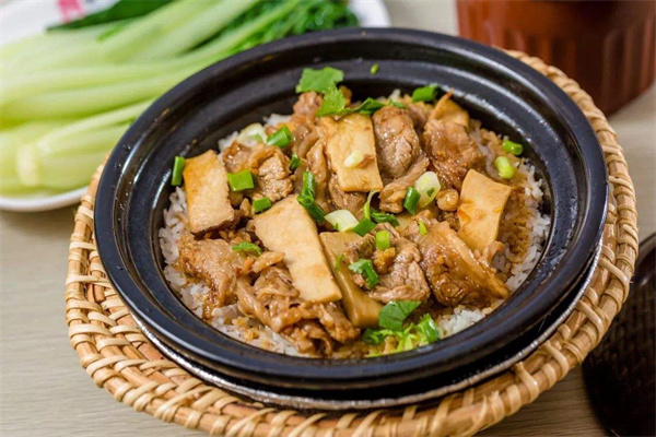 鲍汁肥牛排骨饭加盟