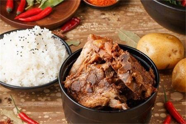 鲍汁肥牛排骨饭加盟