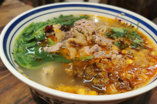 曹啦啦生烫牛肉米线