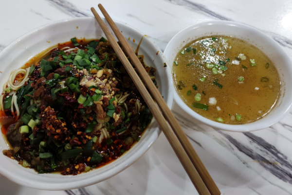 东起源·李记猪脚米线