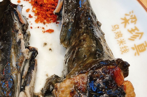 梁珍真乌鸡米线