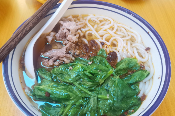 烫牛娃云南生烫牛肉米线