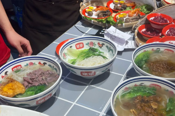 强犟犟生烫牛肉米线