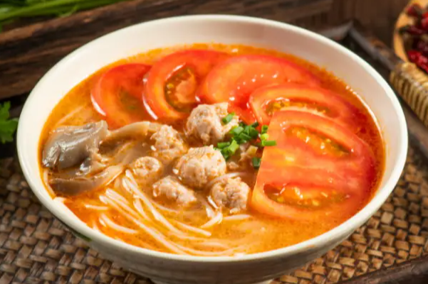 俏阿妮·云南生烫牛肉米线