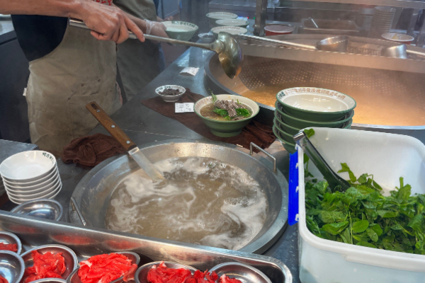 阿彩妹云南鲜烫牛肉米线