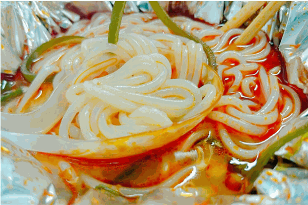 黄小庆酸菜鱼米线