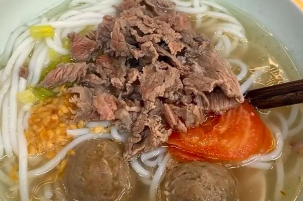 潮六哥鲜切牛肉米线