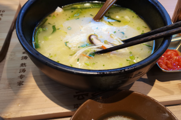 云之彩鸡汤过桥米线