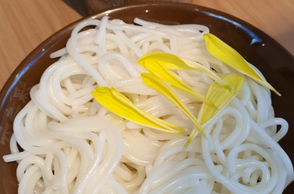 云之彩鸡汤过桥米线