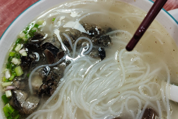 贝香乌鸡米线