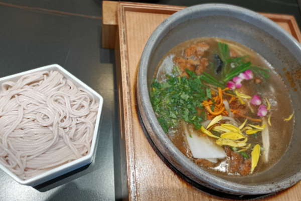 茴香云南盛·过桥米线厂牌