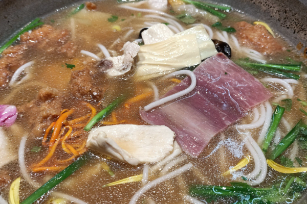 茴香云南盛·过桥米线厂牌