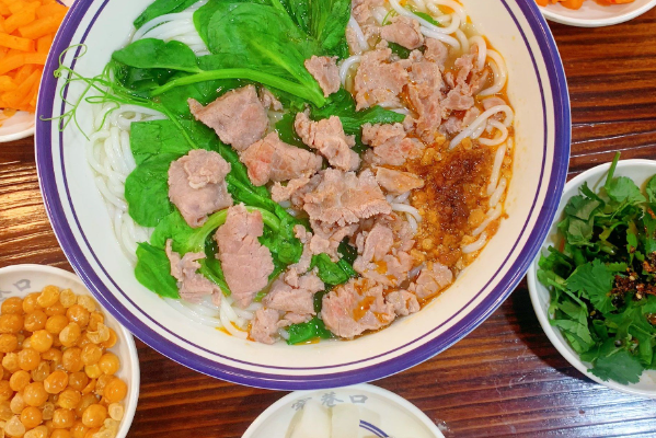 古早巷生烫牛肉米线