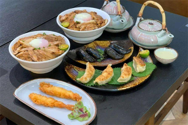 井吞大碗烧肉丼饭