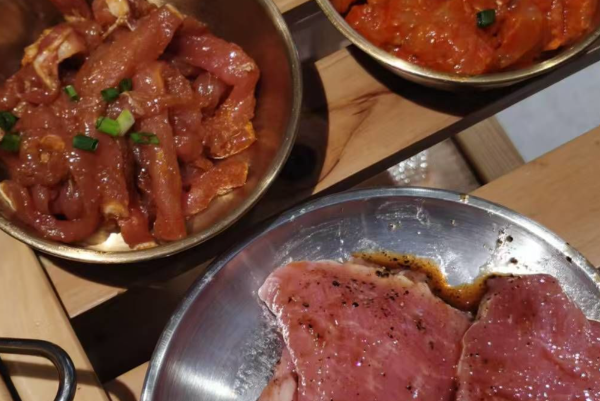 阮十三·摆烂的烤肉店