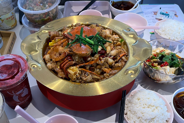 萌哥俩肉蟹煲 萌哥俩肉蟹煲