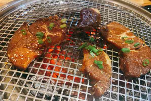 牛小鲜炭火烤肉 牛小鲜炭火烤肉