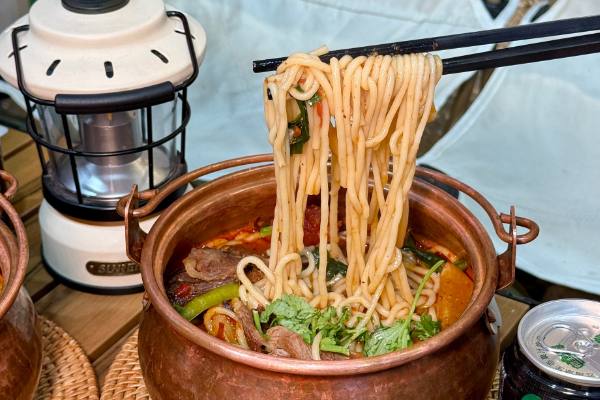 云里·云南铜锅米线