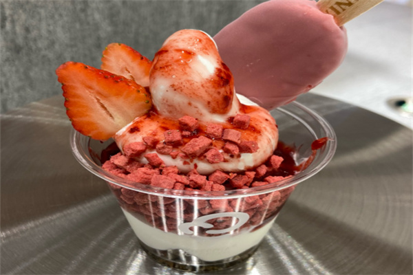 鲍萝莉牛乳冰淇淋 鲍萝莉牛乳冰淇淋