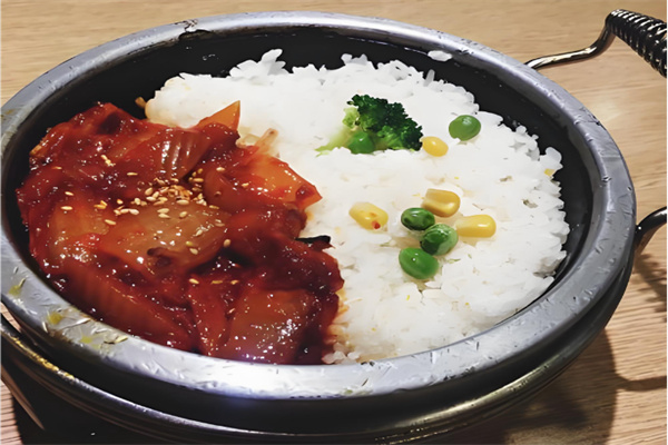 饭拌仙炙烤五花肉饭
