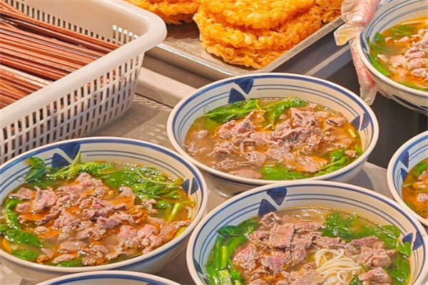 梁千千生烫牛肉米线 梁千千生烫牛肉米线