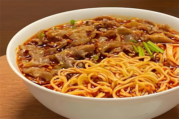 麦面条酸辣粉大碗牛肉面