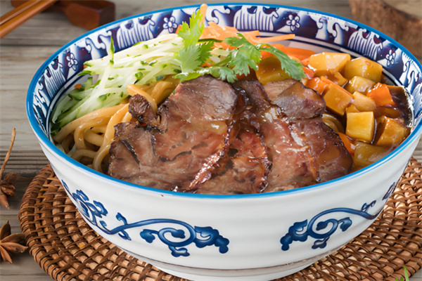 麦面条酸辣粉大碗牛肉面