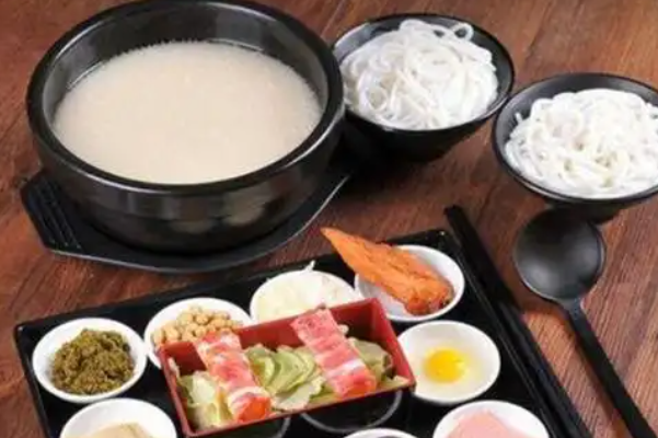 庆夫缘云南过桥米线