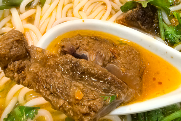 贵小鲜生烫牛肉米线