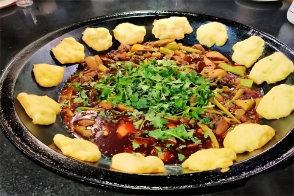 红灶头柴火鸡铁锅炖大鹅