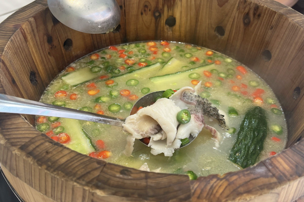 悦等鱼小木桶酸菜鱼