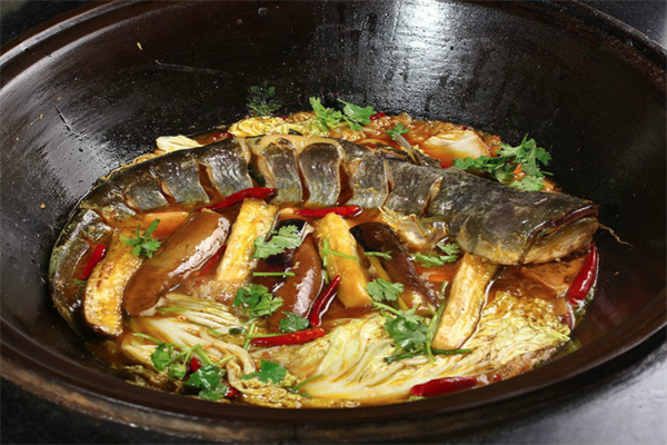 桃园村铁锅炖鱼
