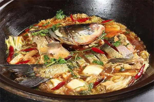 桃园村铁锅炖鱼