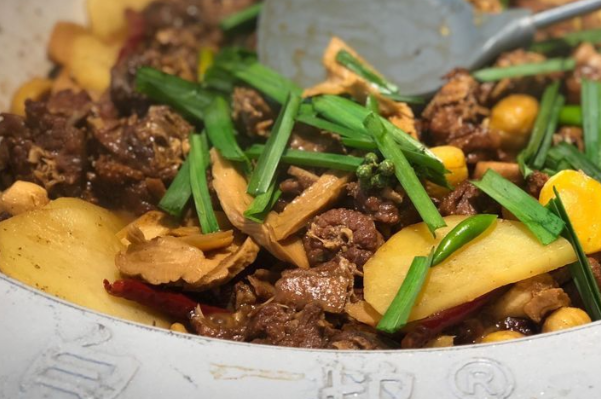 小白鹅火焰焖锅 小白鹅火焰焖锅