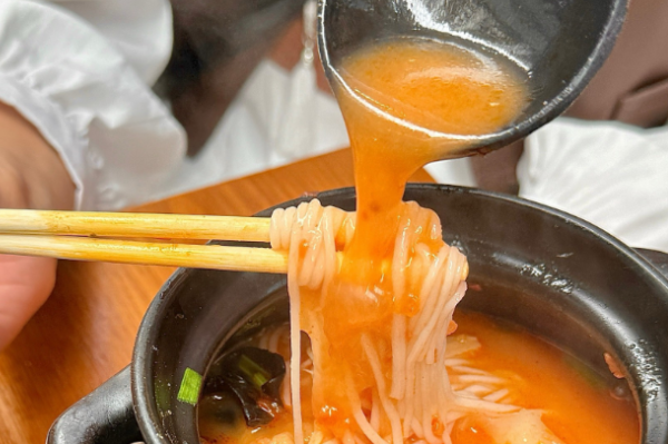 肖蘸罐罐米线 肖蘸罐罐米线