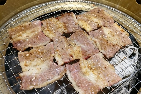 啤酒配烤肉 啤酒配烤肉
