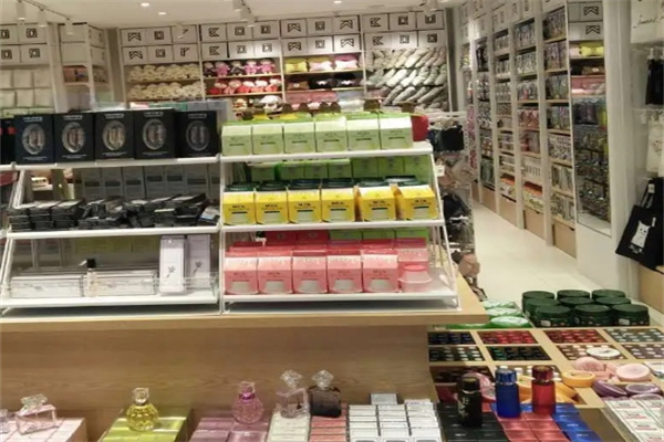 白熊心品十元店