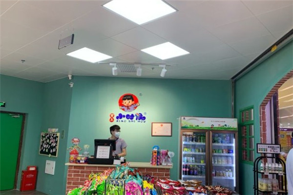 爱上小时候零食店加盟