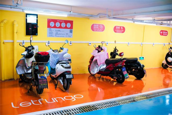 雷风电动车换电站