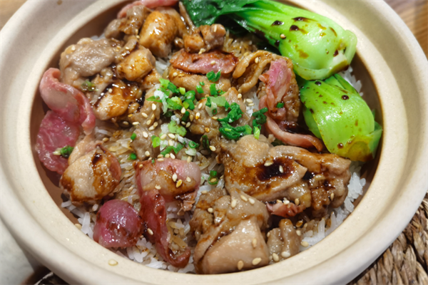 粤创黑米煲仔饭