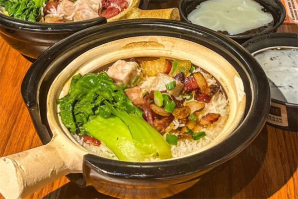 名湘煲仔饭