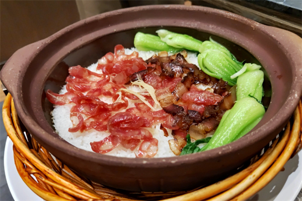 怡品煲仔饭
