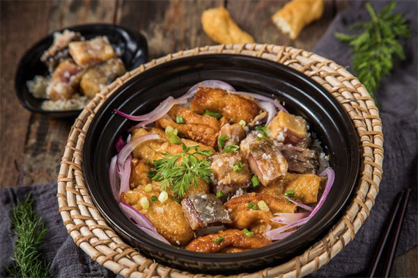 友谊煲仔饭 友谊煲仔饭