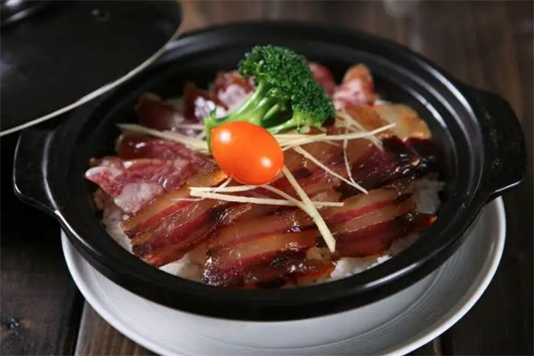 伟龙王牌煲仔饭
