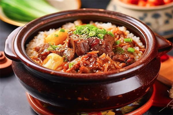 鸿运煲仔饭