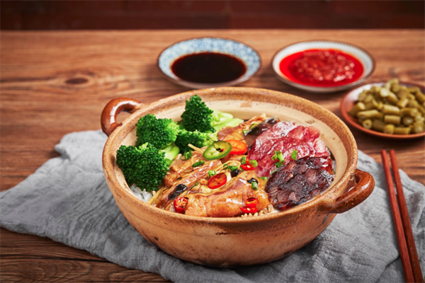 正宗煲仔饭 正宗煲仔饭