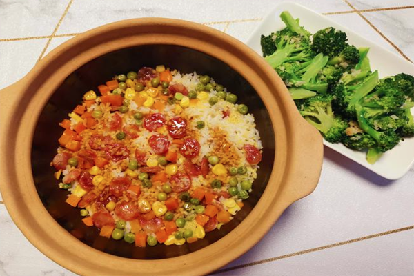 薏膳煲仔饭 薏膳煲仔饭