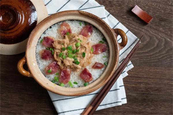 薏膳煲仔饭 薏膳煲仔饭