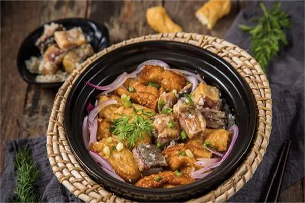 侨乡特色煲仔饭 侨乡特色煲仔饭