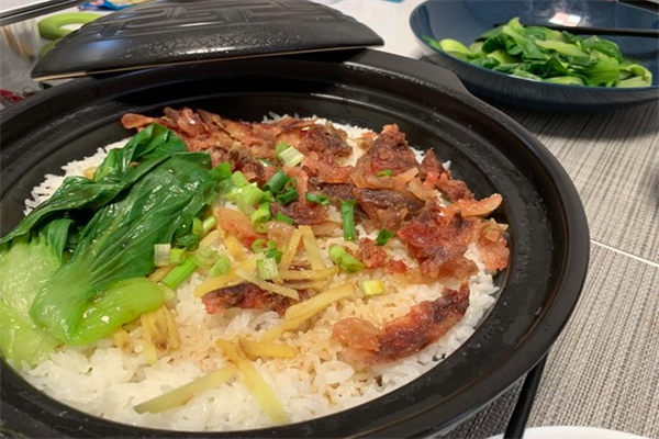 多口福煲仔饭